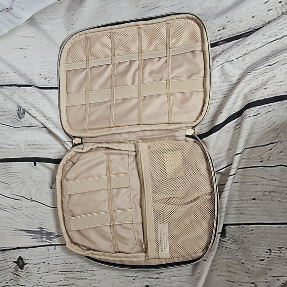 BAGSMART Electronics Organizer Travel Case, Small Travel Cord Organizer Bag - Picture 5 of 6